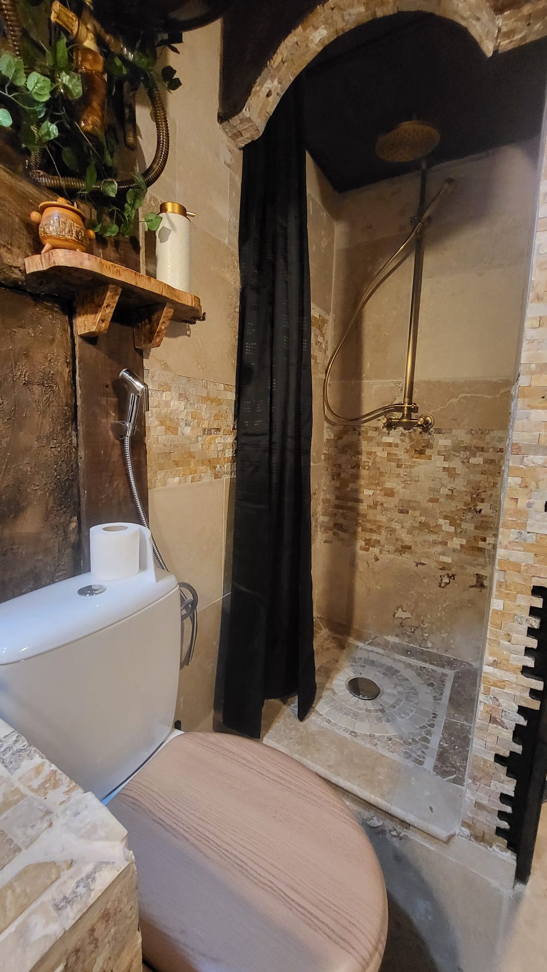 Le Cabinet des Ablutions - Douche italienne et lavabo en pierre